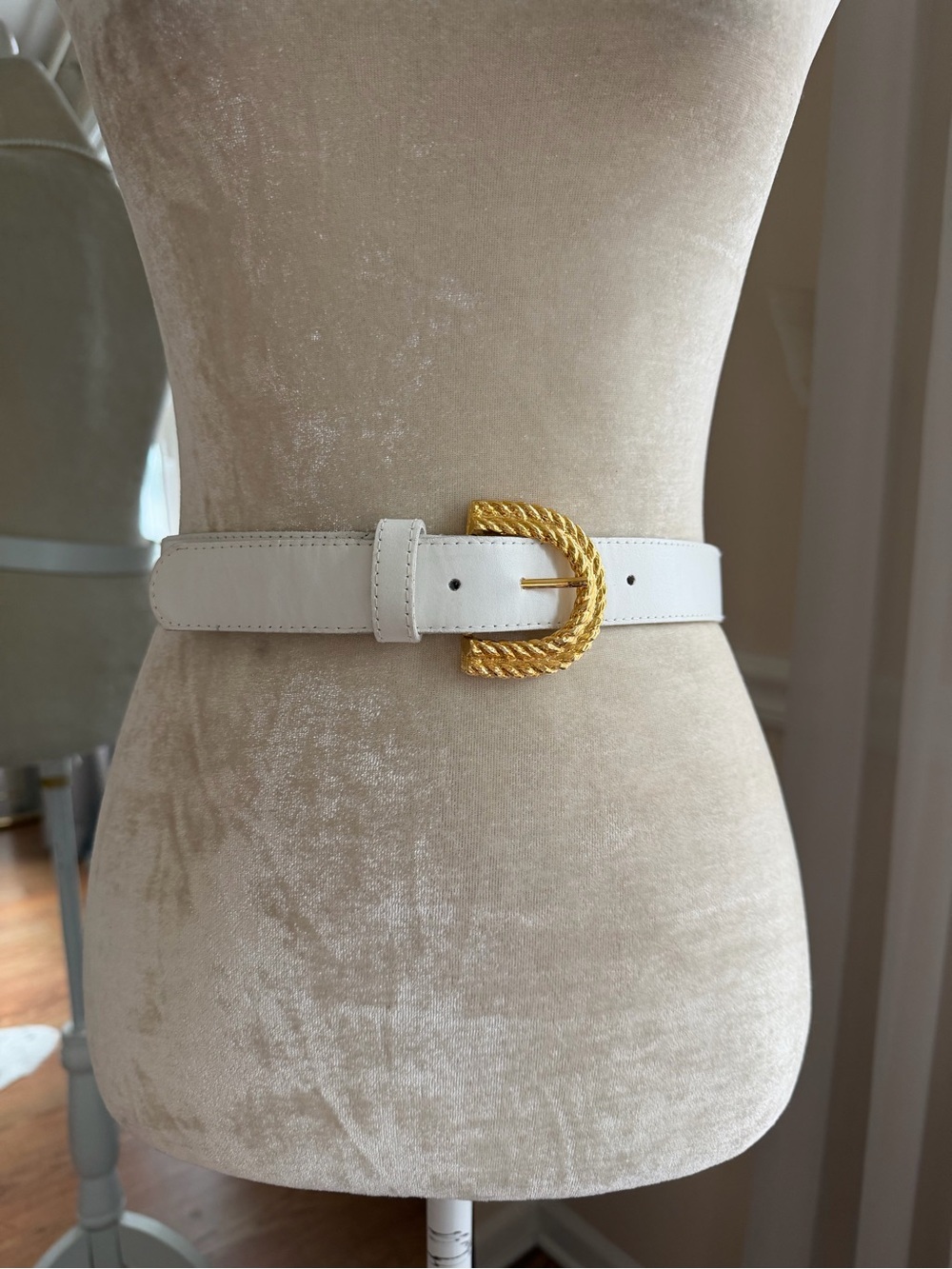 Vintage White Leather Belt with Gold Rope Buckle Size M